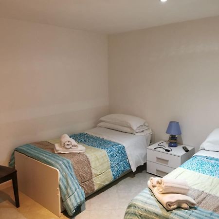 Relais Maria Luisa Locazione Turistica Di Simona Capaccio Bed & Breakfast Fiumicino Bagian luar foto