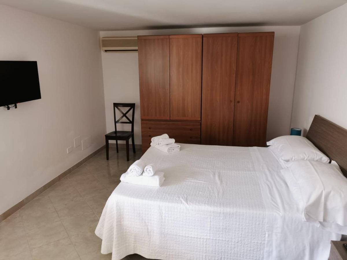 Relais Maria Luisa Locazione Turistica Di Simona Capaccio Bed & Breakfast Fiumicino Bagian luar foto