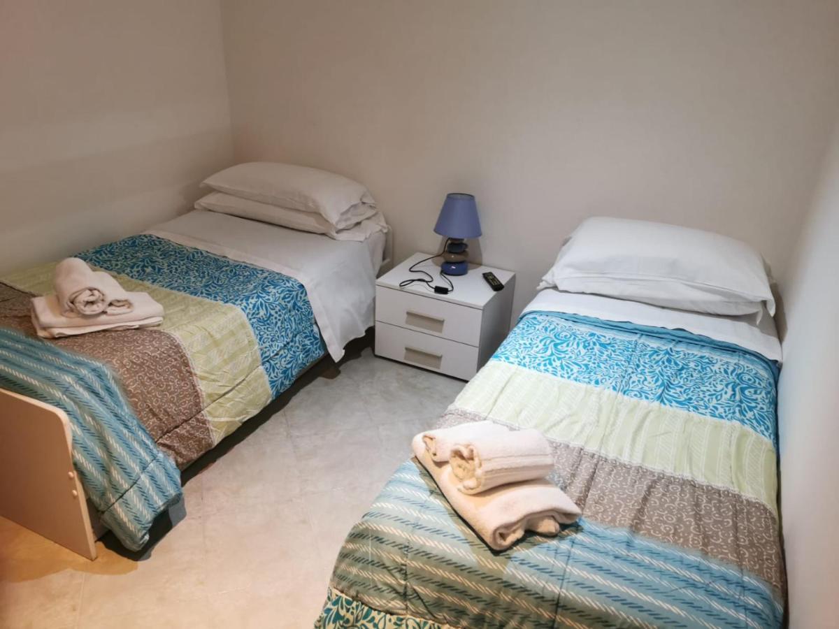 Relais Maria Luisa Locazione Turistica Di Simona Capaccio Bed & Breakfast Fiumicino Bagian luar foto