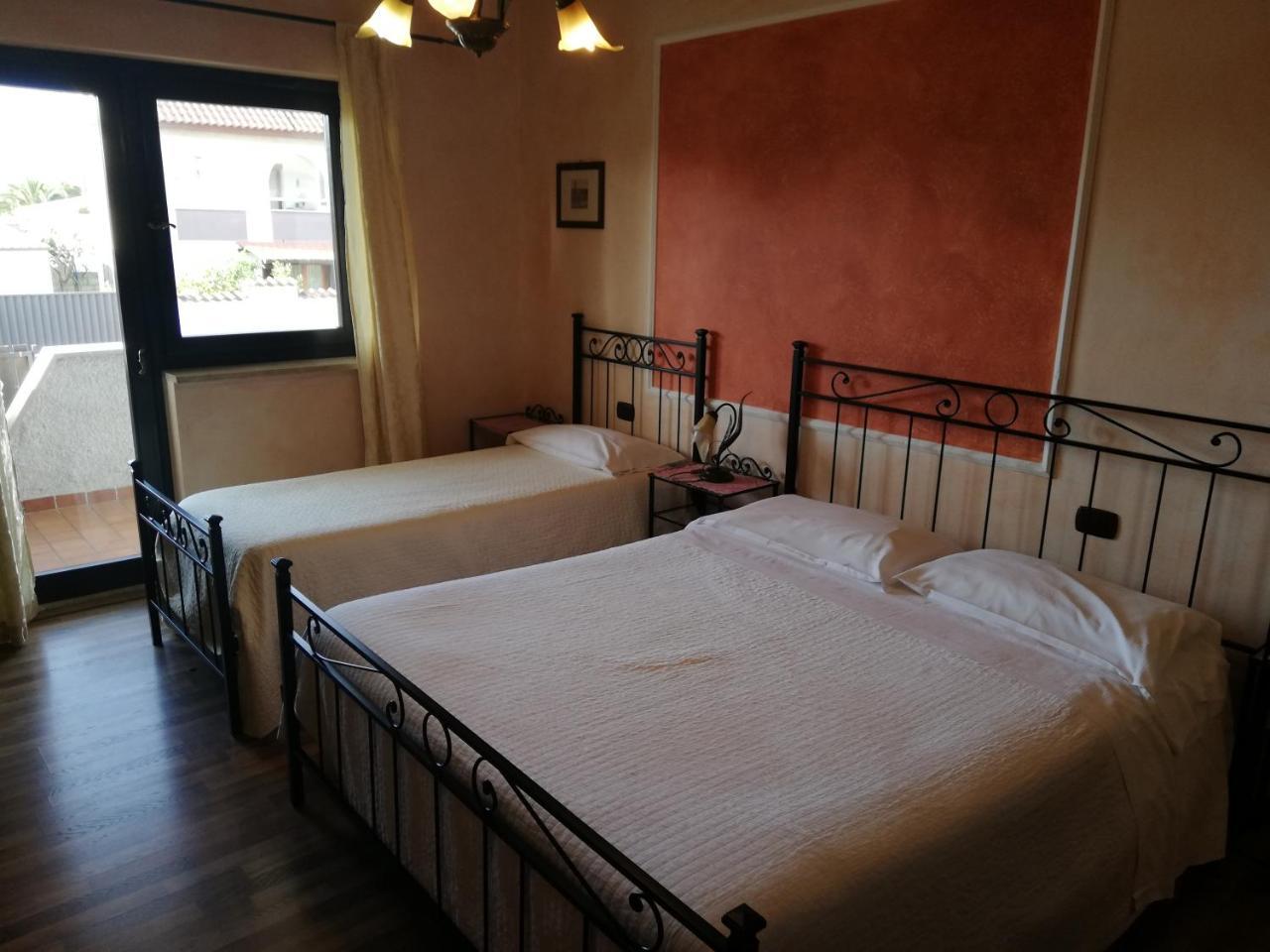 Relais Maria Luisa Locazione Turistica Di Simona Capaccio Bed & Breakfast Fiumicino Bagian luar foto
